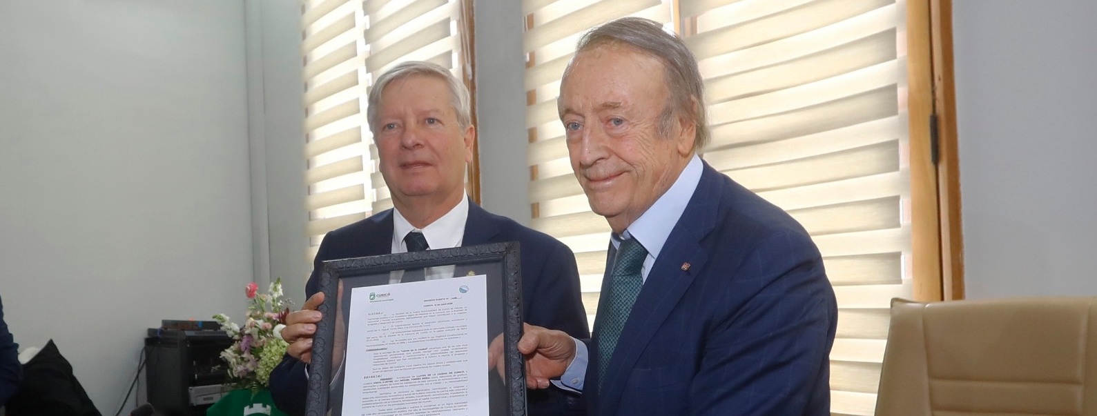 Curicó entrega Llaves de la Ciudad a Miguel A. Torres