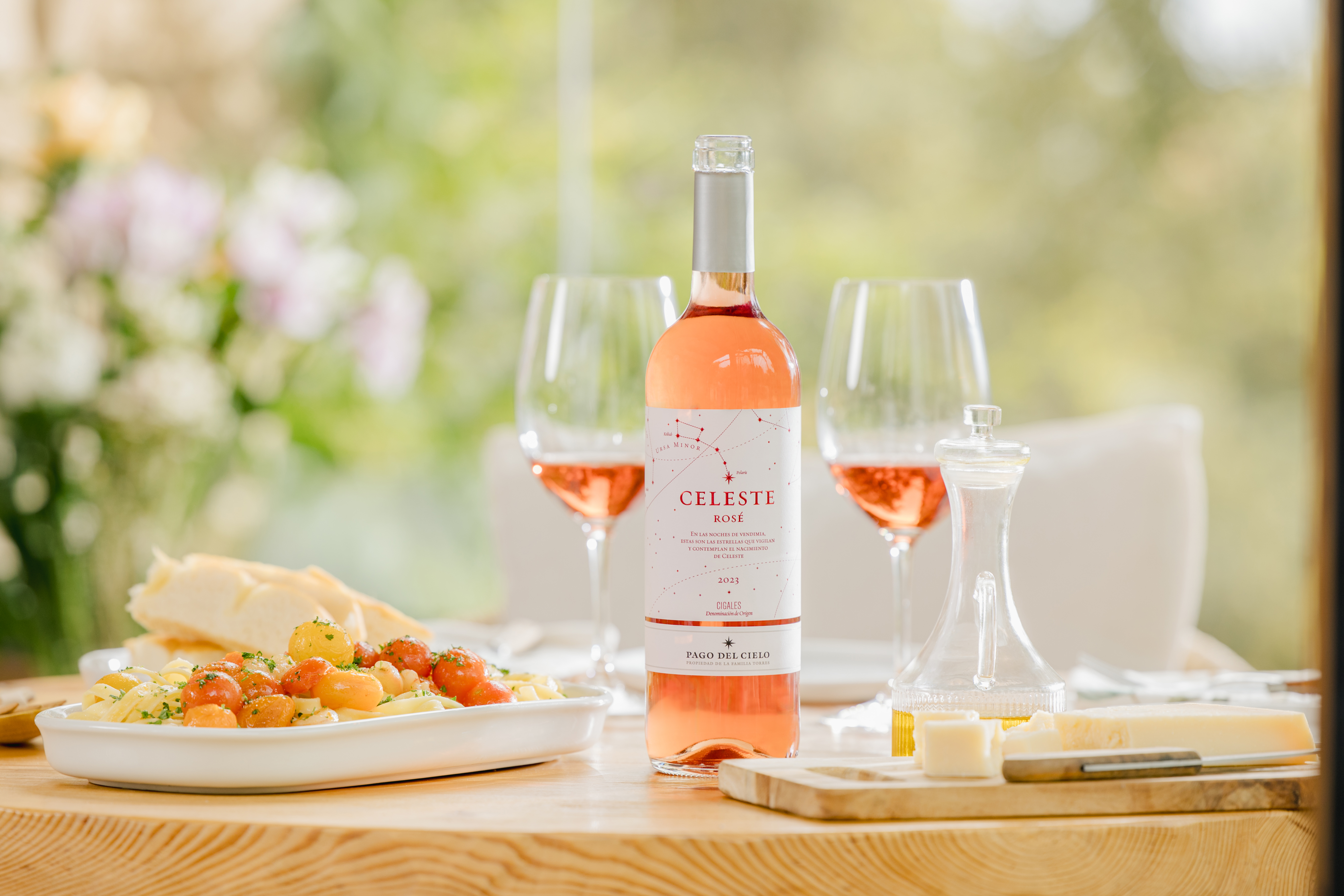 Celeste Rosé es un rosado ideal para compartir tus maridajes más veraniegos.