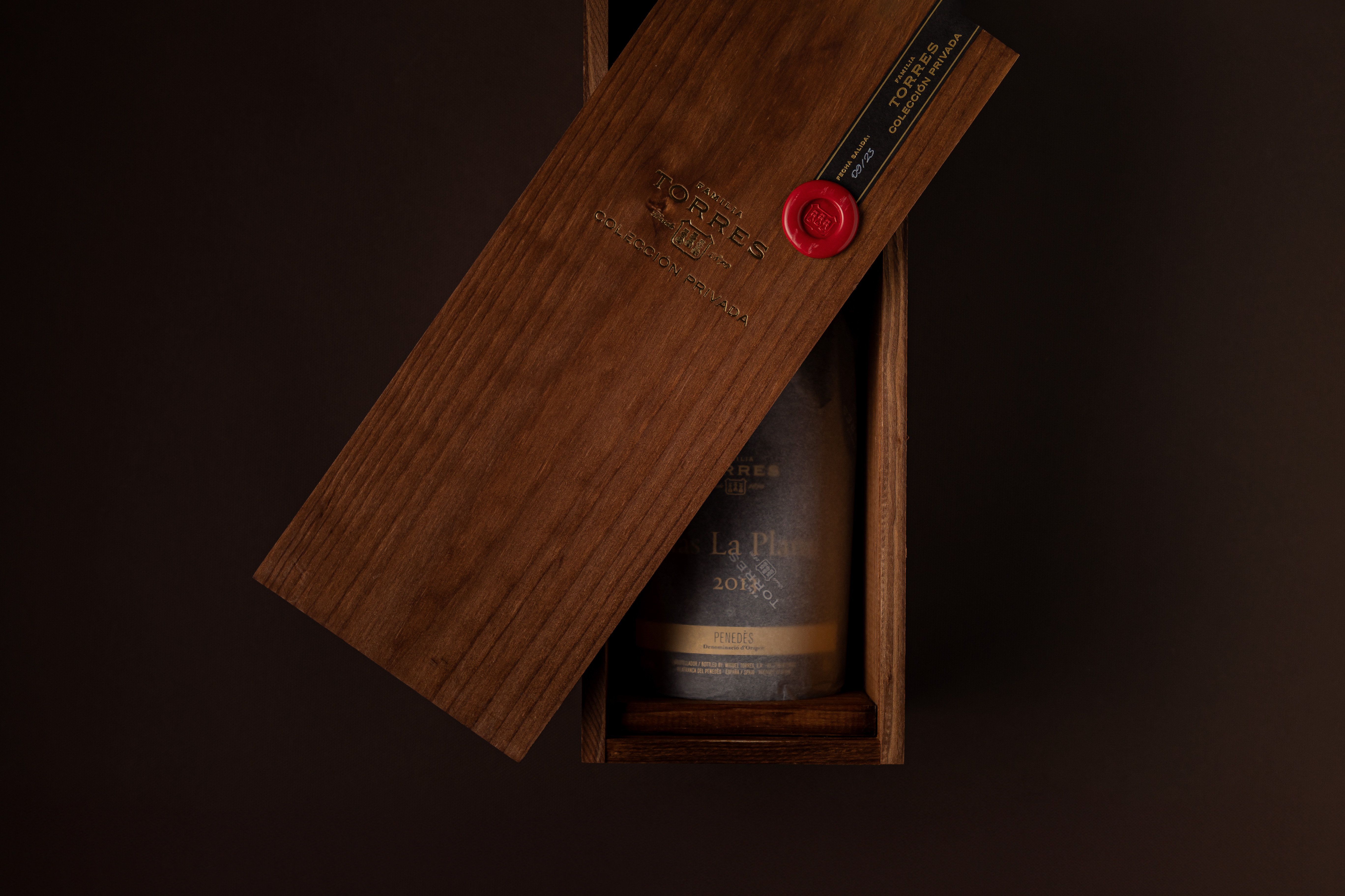Estuche de madera que acompaña las botellas de colección privada.