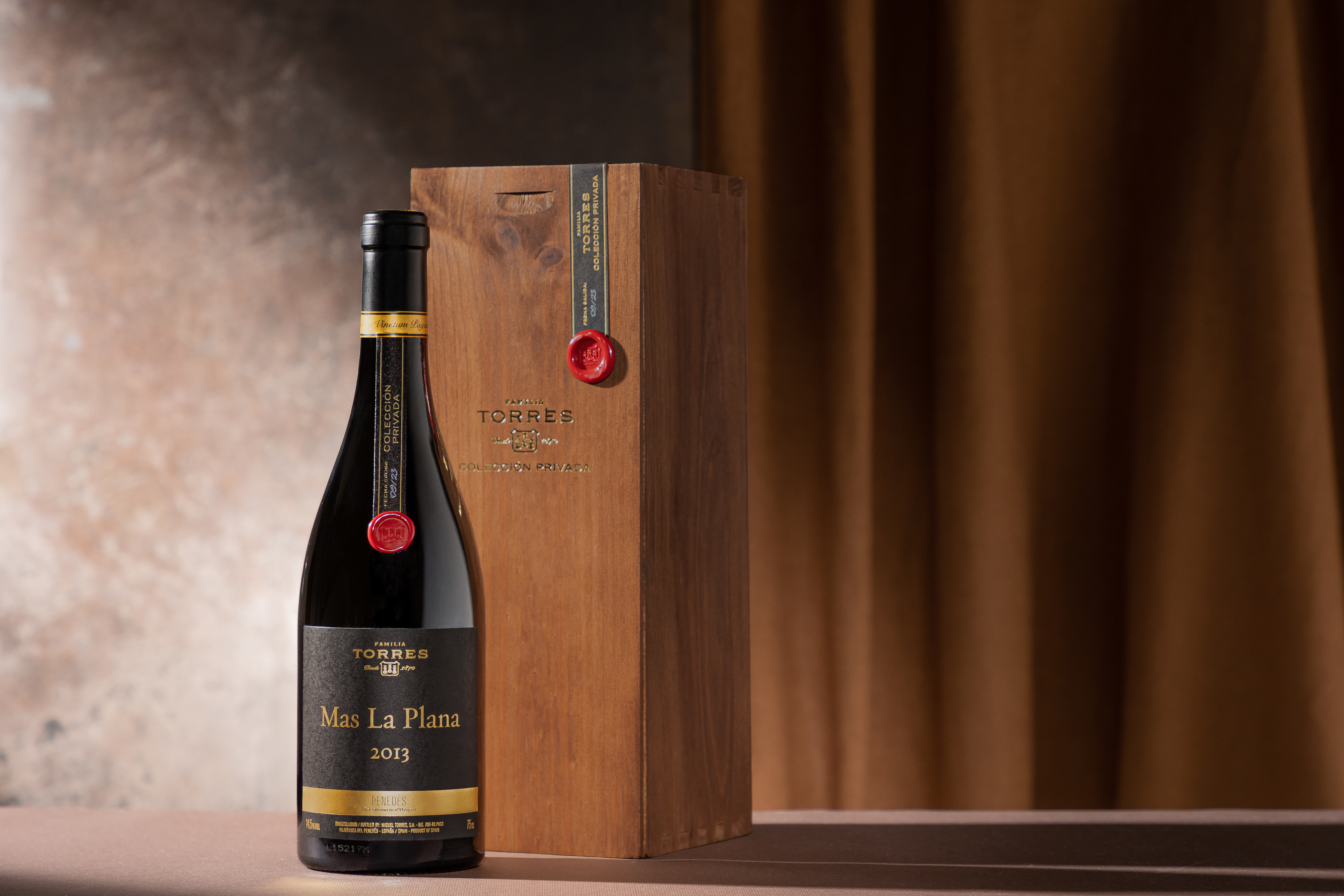 Mas La Plana 2013, con el estuche de la colección privada. Disponible para adquirirlo aquí en varias añadas.