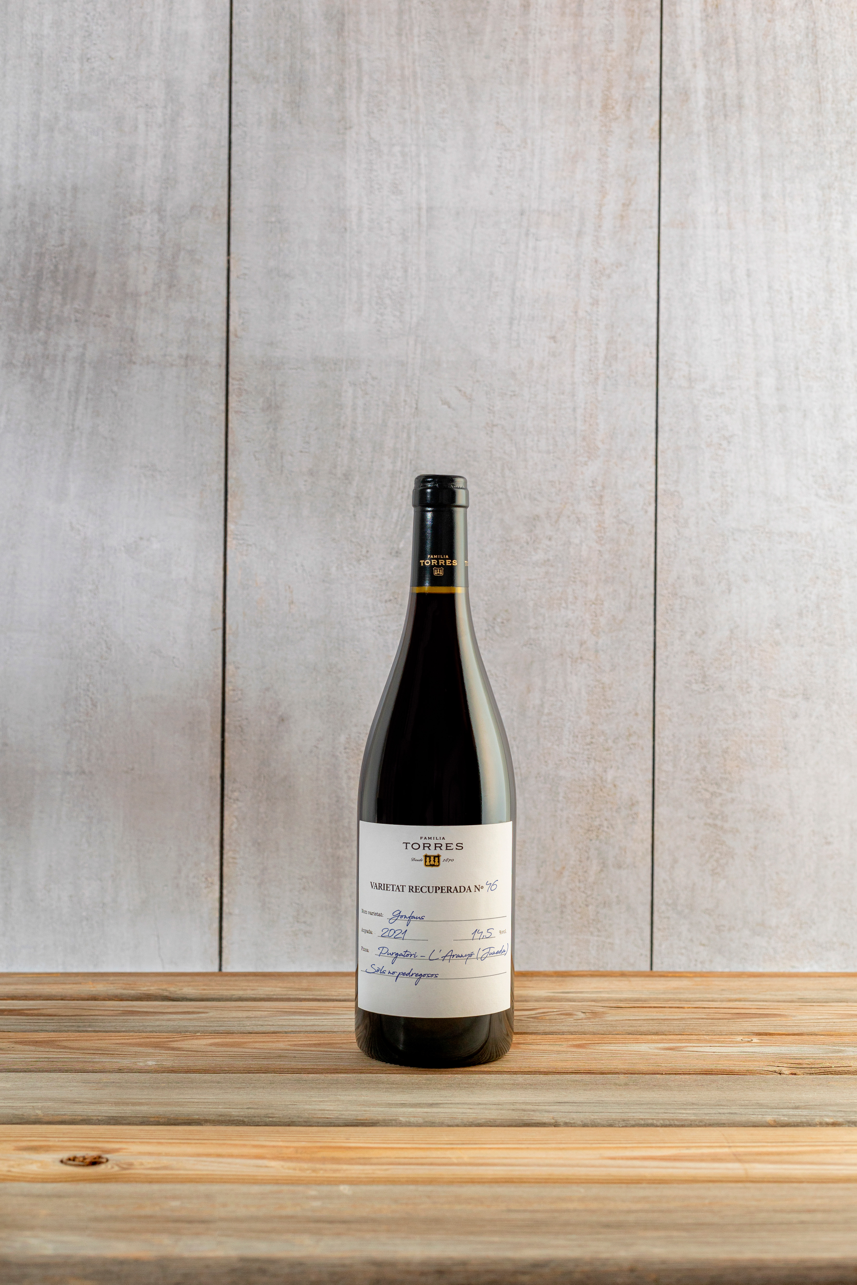 El vino tinto Gonfaus, elaborado con la variedad gonfaus, variedad tinta ancestral.   
