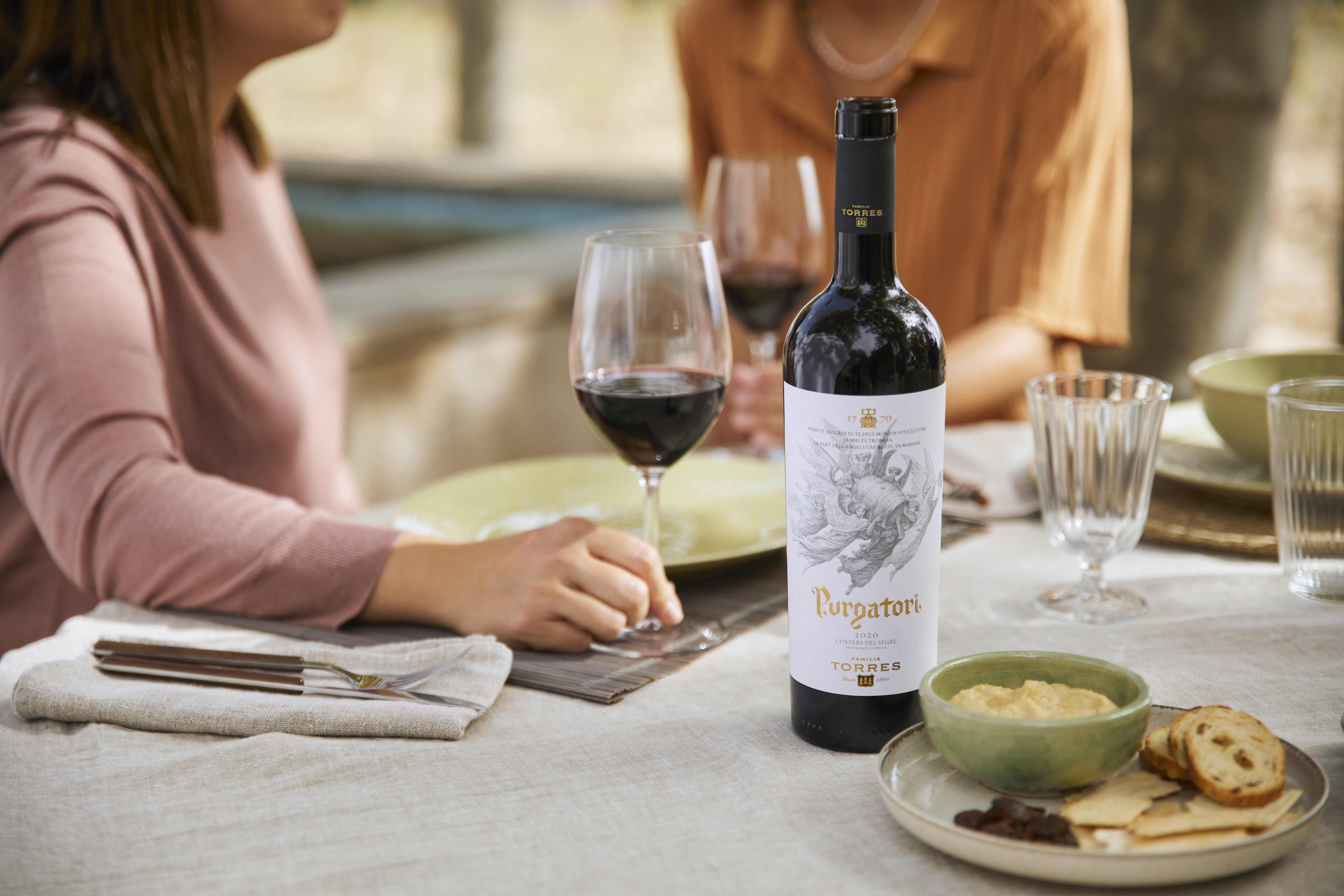 Purgatori es un vino tinto elaborado en la DO Costers del Segre, elaborado con las variedades garnacha y cariñena, propiedad de Familia Torres