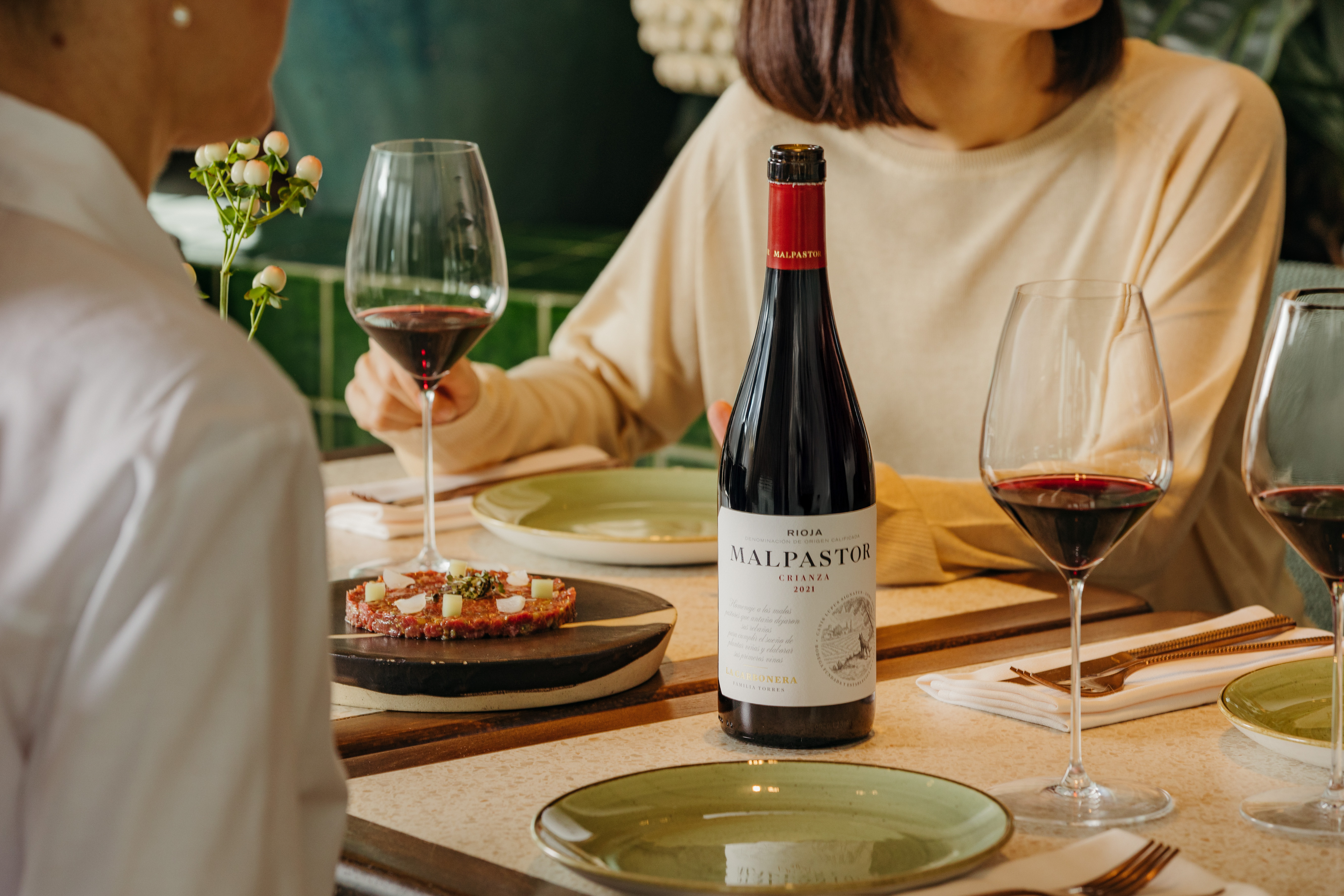 Malpastor Crianza es el vino perfecto para una comida con amigos