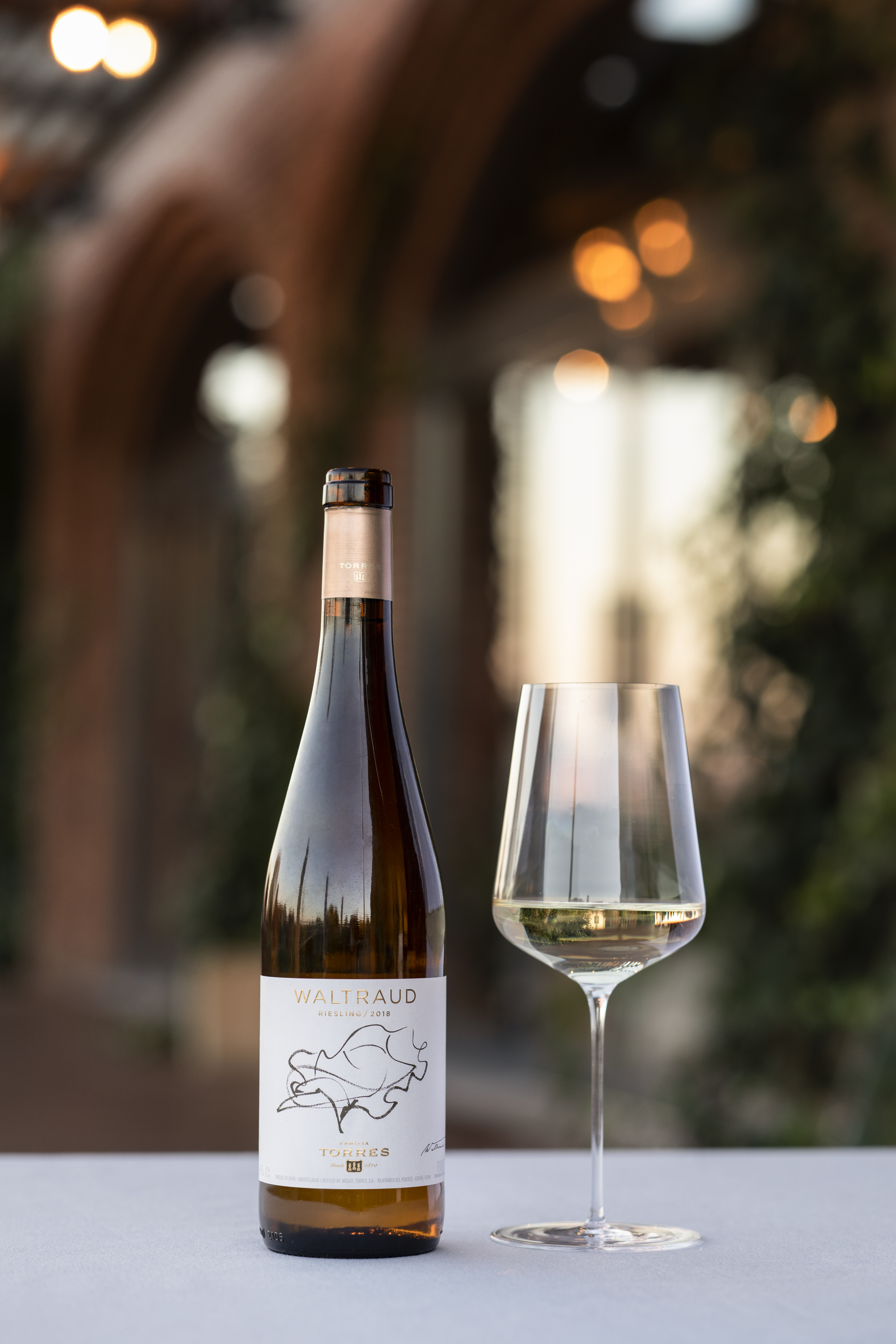 Waltraud, propiedad de Familia Torres, es un monovarietal elaborado con la variedad riesling. 