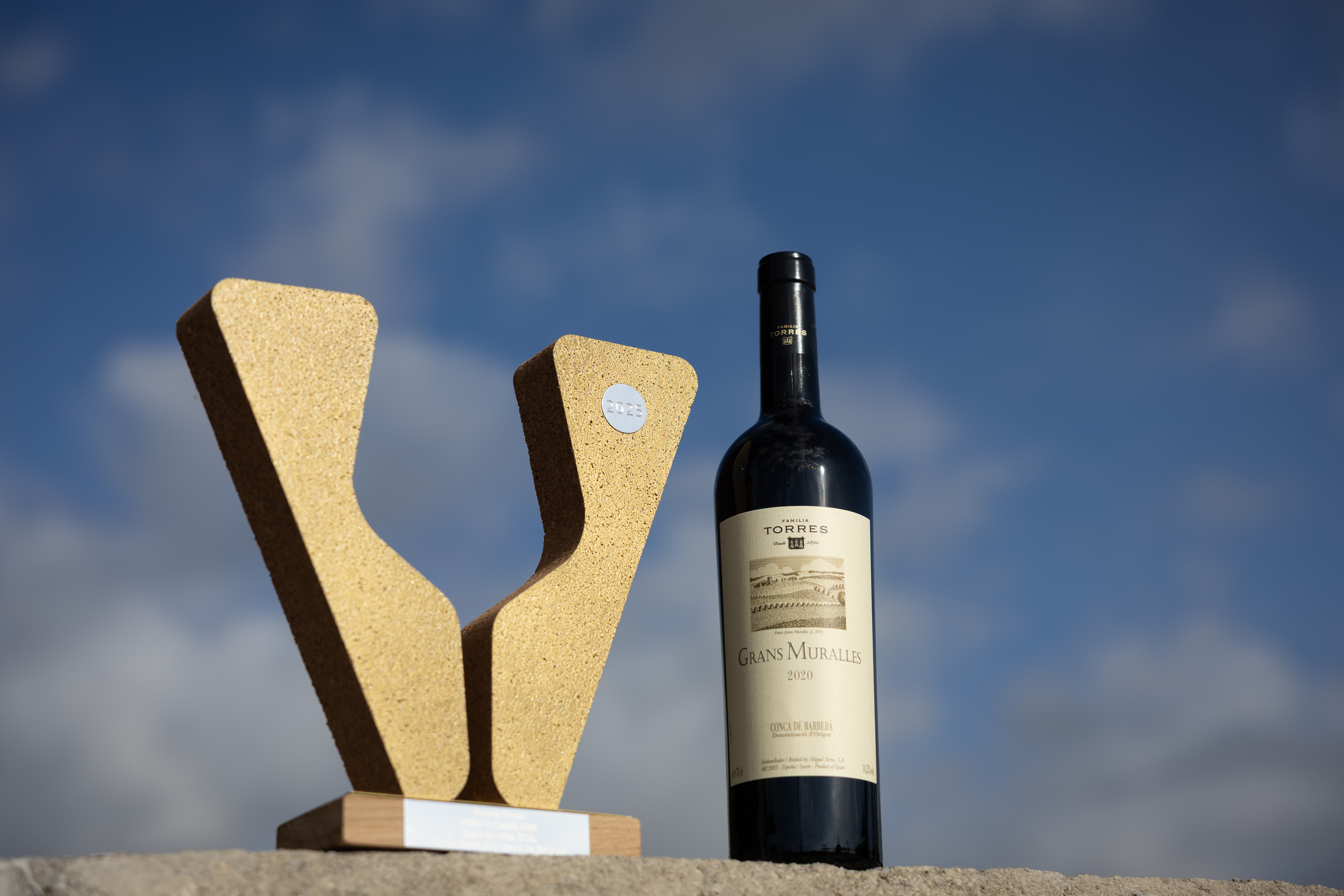Grans Muralles, junto con el galardón de mejor vino otorgado por los Premios Vinari