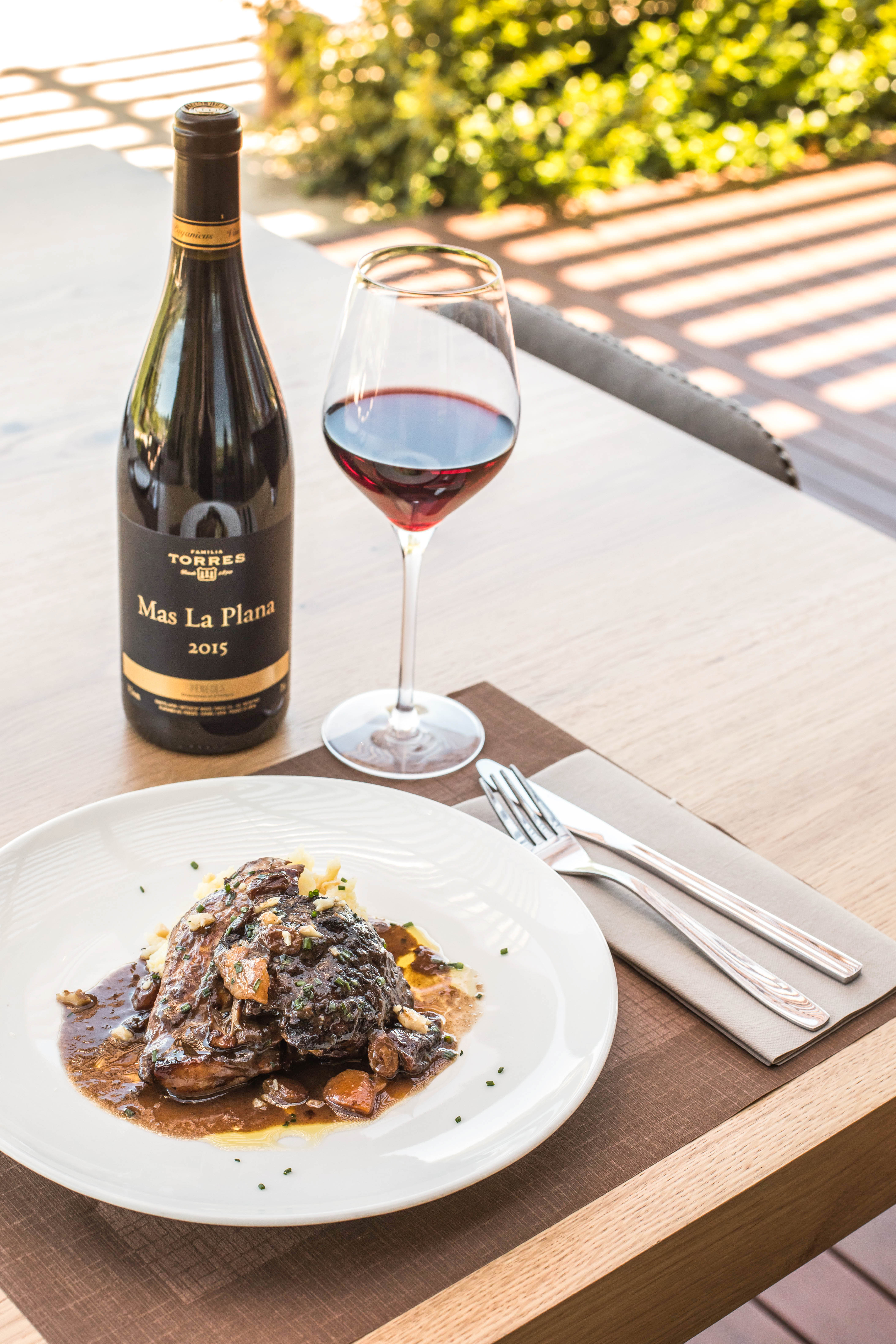 Vino y gastronomía. Maridando en invierno Mas La Plana, un vino tinto ideal para maridarlo con platos como el asado