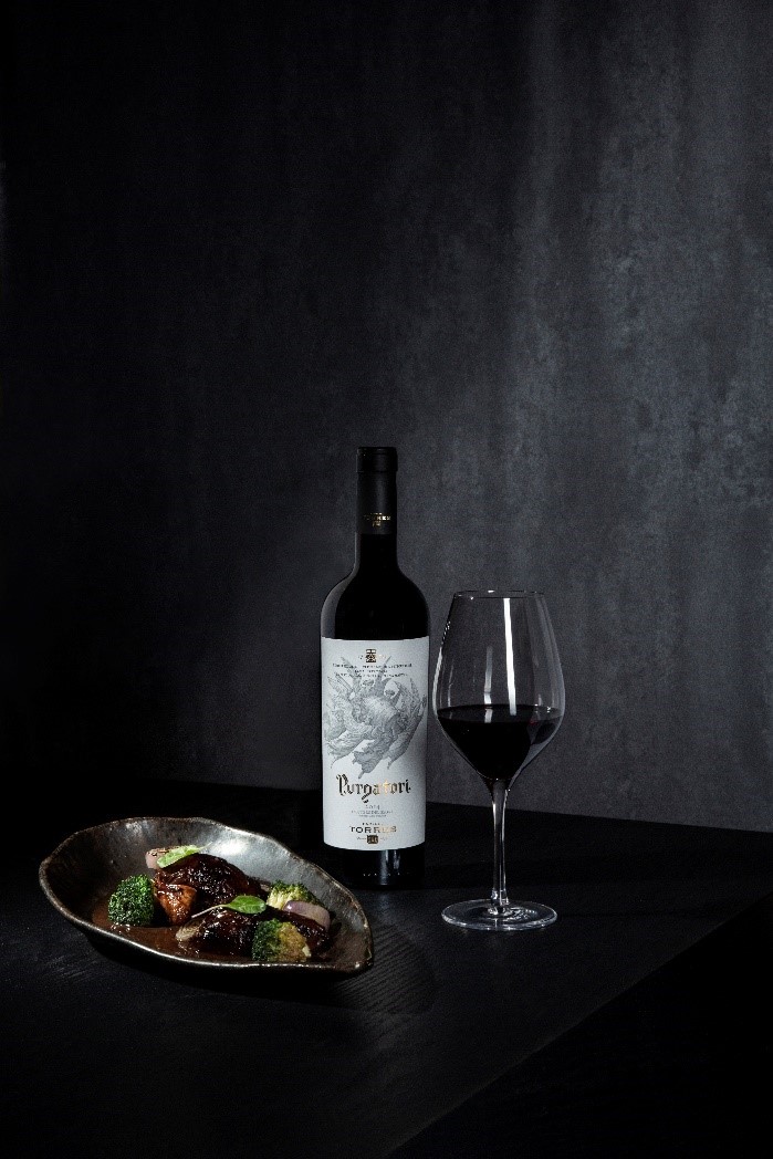 DE AQUELLAS VENDIMIAS, ESTOS VINOS (II). Purgatori maridado con Gallo del Penedès de la Masía Moliner con puré de patatas y chalotas, en La Vinoteca Torres