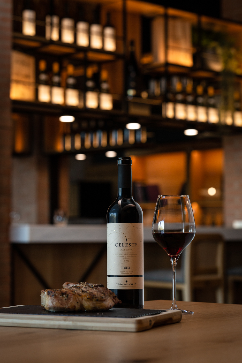 TINTOS CÁLIDOS PARA FRÍOS DÍAS DE INVIERNO Celeste Reserva (DO Ribera del Duero) es un vino tinto mono varietal. La variedad con la que se elabora esté vino es tinto fino (tempranillo).