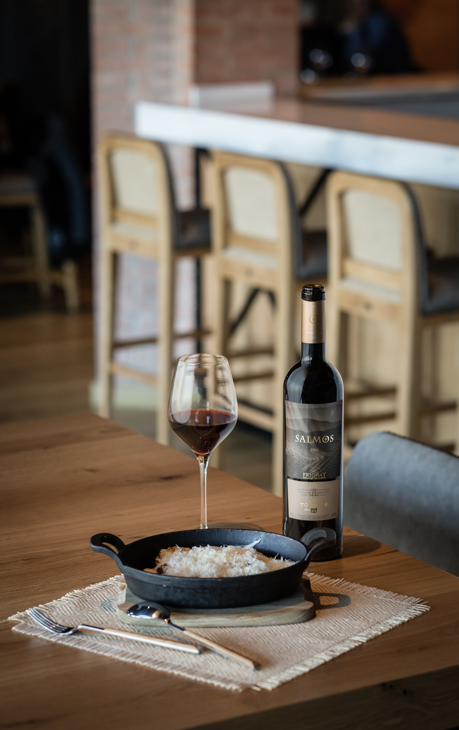 TINTOS CÁLIDOS PARA FRÍOS DÍAS DE INVIERNO Salmos (DOQ Priorat) es un vino tinto elaborado con las variedades garnacha, cariñena y syrah.