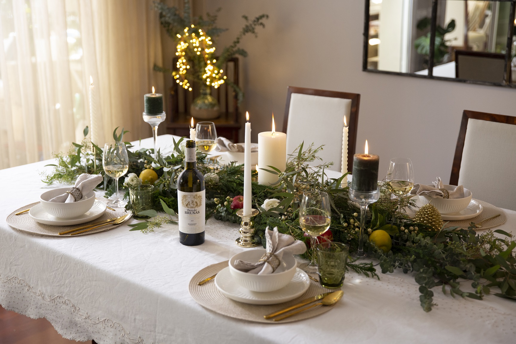 VINOS DE FAMILIA TORRES COMO INSPIRACIÓN NAVIDEÑA (III) Mesa creada por la estilista @saboresymomentos, dónde el vino Pazo das Bruxas ha sido la inspiración de su creación.