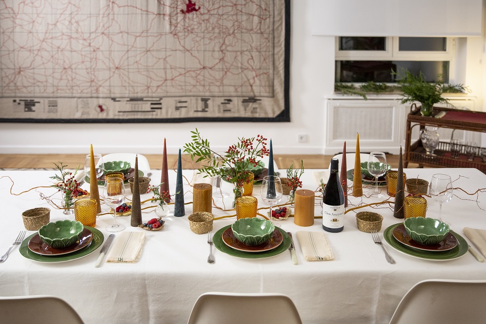 VINOS DE FAMILIA TORRES COMO INSPIRACIÓN NAVIDEÑA (I) Decoración de la mesa, creada por @paz_qb e inspirada en el vino Clos Ancestral propiedad de Familia Torres, dónde se puede ver todos los detalles de la creación.